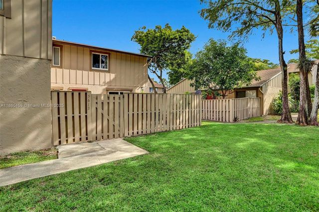 5613 NW 21st St 8-B, Lauderhill, FL 33313