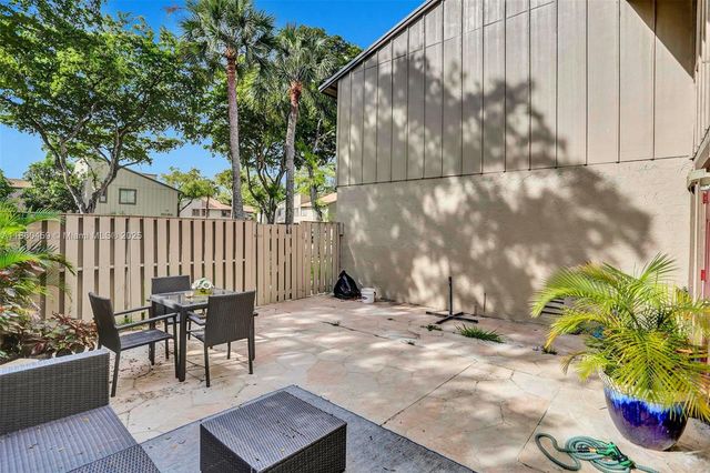 5613 NW 21st St 8-B, Lauderhill, FL 33313