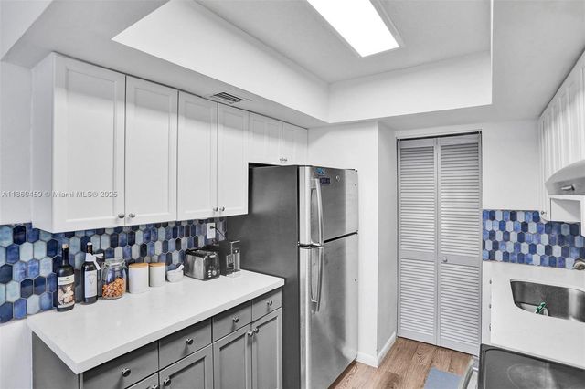 5613 NW 21st St 8-B, Lauderhill, FL 33313