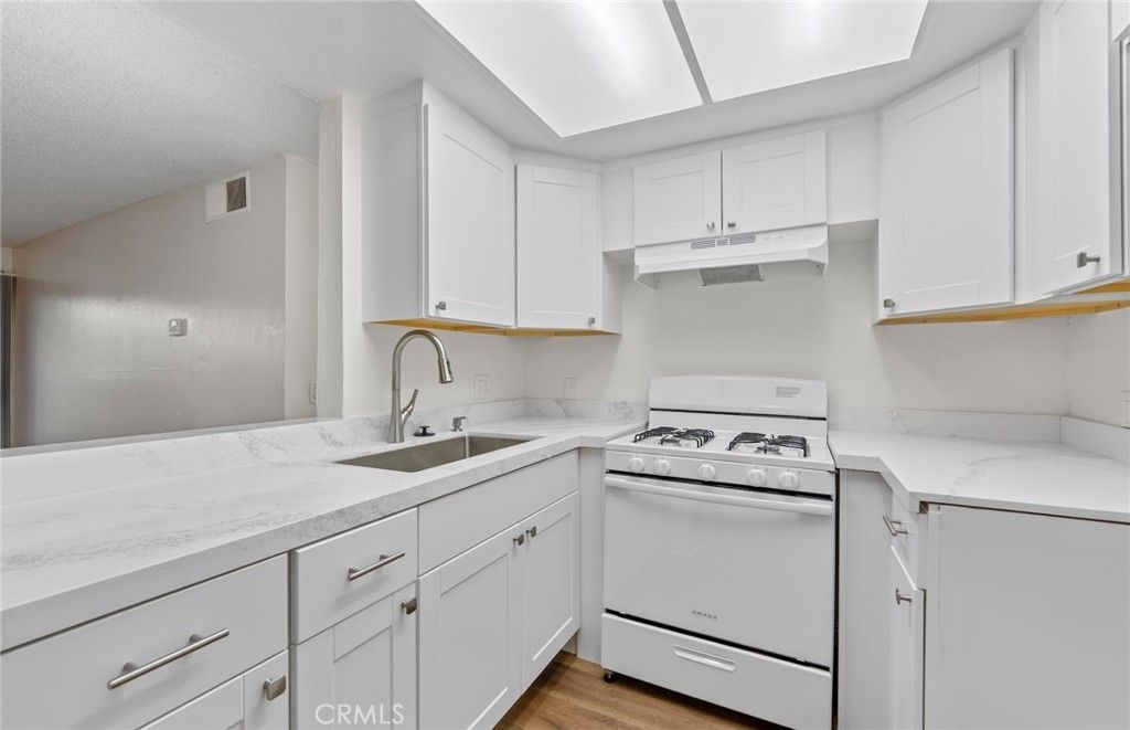 600 W 3rd Street B107, Santa Ana, CA 92701 — photo 2