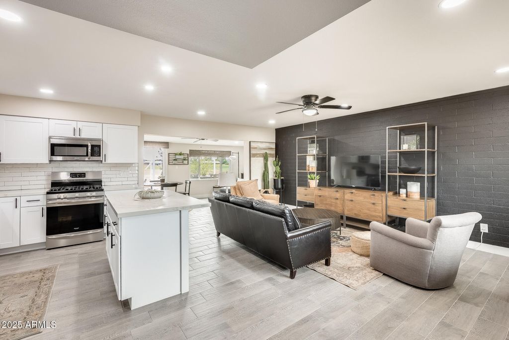 10801 W EL DORADO Drive, Sun City, AZ 85351 — exterior
