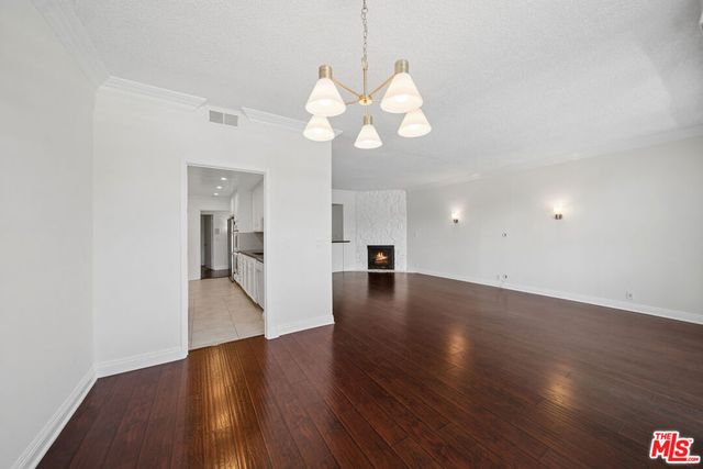 333 S Elm Drive 202, Beverly Hills, CA 90212