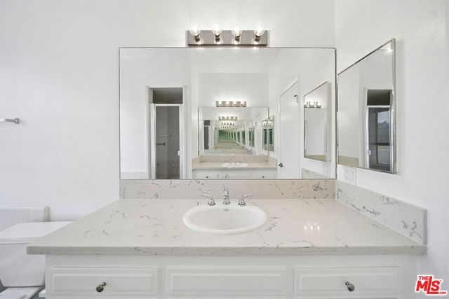 333 S Elm Drive 202, Beverly Hills, CA 90212