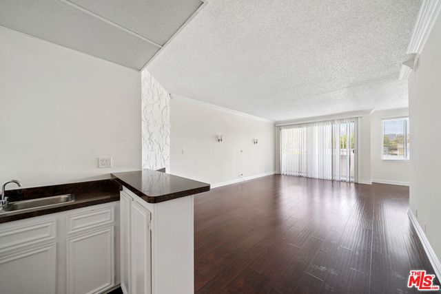 333 S Elm Drive 202, Beverly Hills, CA 90212