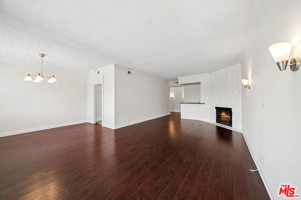 333 S Elm Drive 202, Beverly Hills, CA 90212