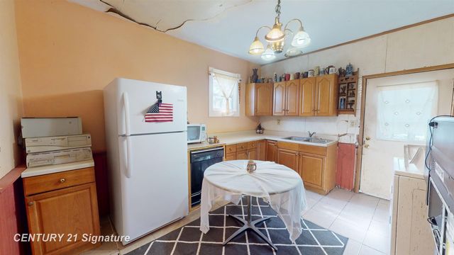 2731 E Holland Avenue, Saginaw, MI 48601