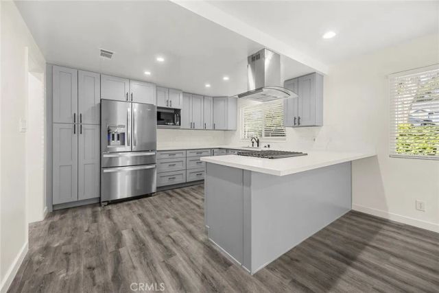 369 San Juan Way, La Canada Flintridge, CA 91011
