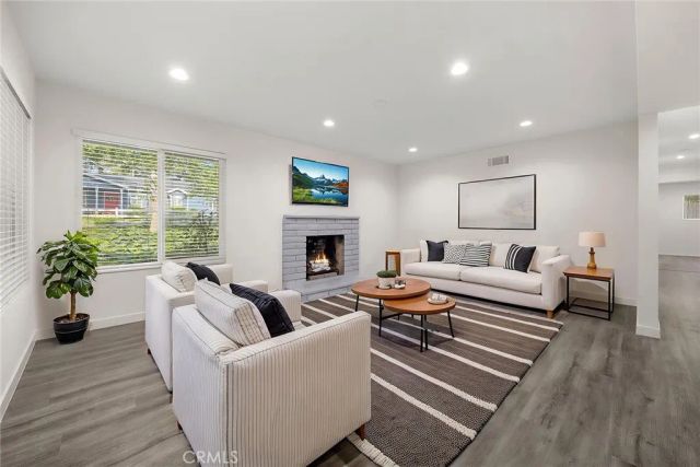 369 San Juan Way, La Canada Flintridge, CA 91011