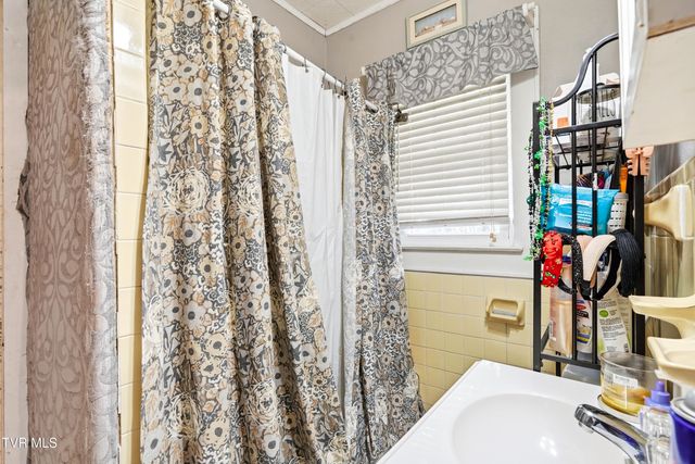 709 East Myrtle Avenue, Johnson City, TN 37601