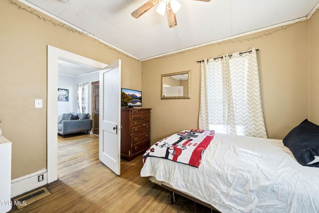 709 East Myrtle Avenue, Johnson City, TN 37601