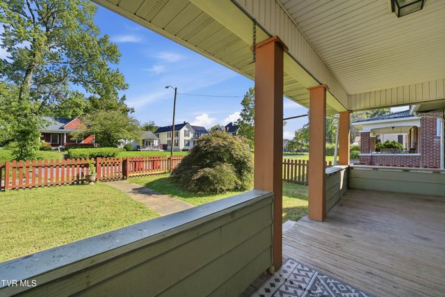 709 East Myrtle Avenue, Johnson City, TN 37601