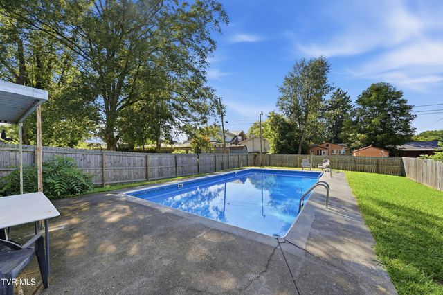709 East Myrtle Avenue, Johnson City, TN 37601