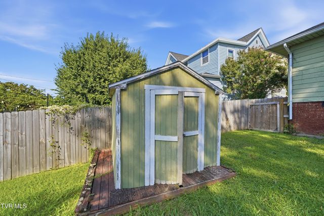 709 East Myrtle Avenue, Johnson City, TN 37601