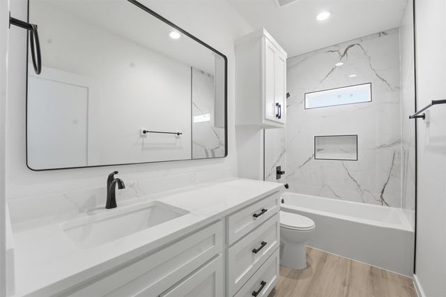 530 N 4th Street, La Porte, TX 77571