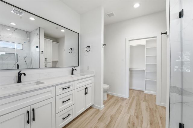 530 N 4th Street, La Porte, TX 77571