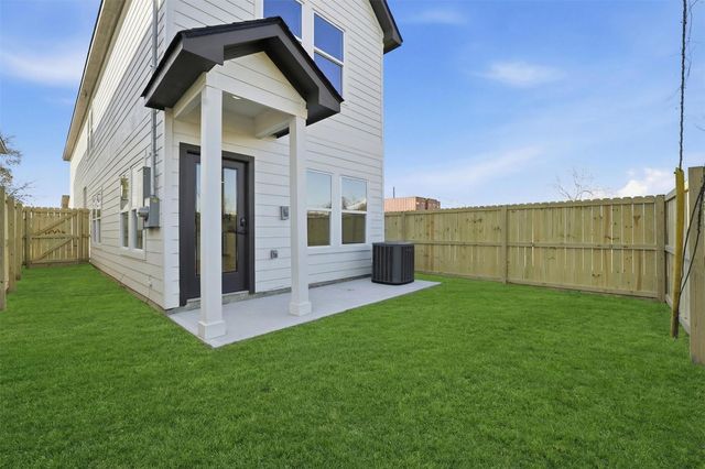 530 N 4th Street, La Porte, TX 77571