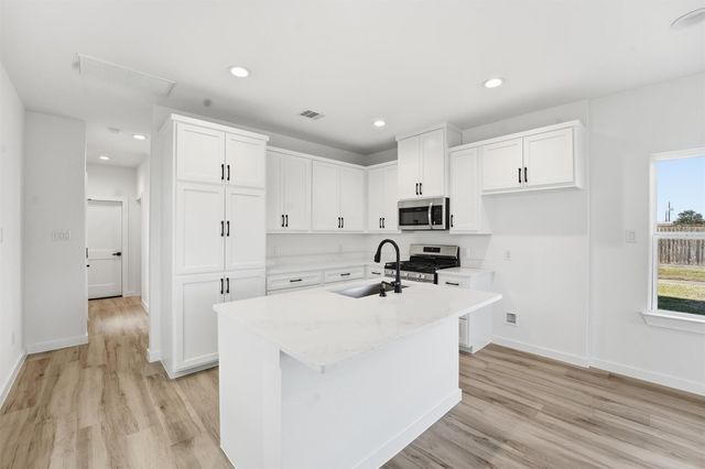 530 N 4th Street, La Porte, TX 77571