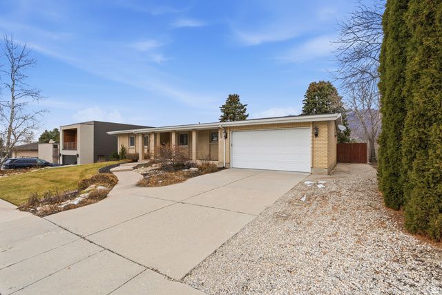 8651 S MOUNT MAJESTIC RD, Sandy, UT 84093