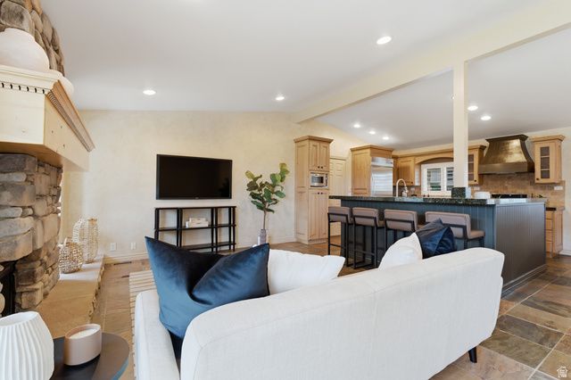 8651 S MOUNT MAJESTIC RD, Sandy, UT 84093