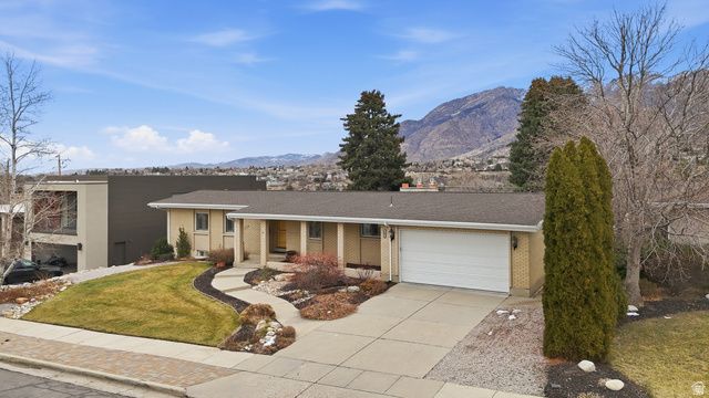 8651 S MOUNT MAJESTIC RD, Sandy, UT 84093