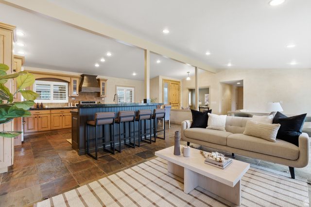 8651 S MOUNT MAJESTIC RD, Sandy, UT 84093