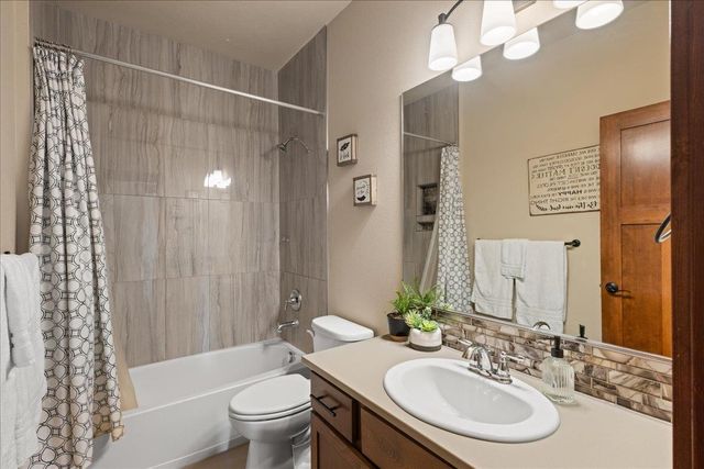 10715 E 39th Ln, Spokane Valley, WA 99206