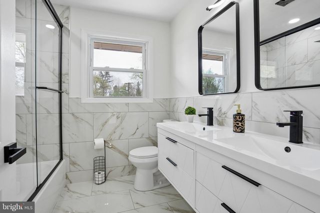 210 PHILELLENA RD, Cherry Hill, NJ 08034