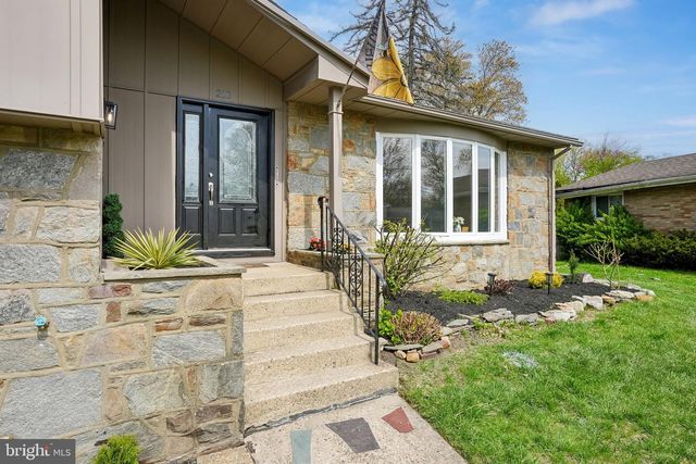 210 PHILELLENA RD, Cherry Hill, NJ 08034