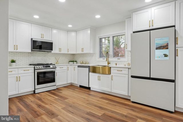 210 PHILELLENA RD, Cherry Hill, NJ 08034