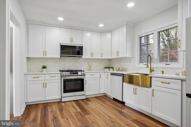 210 PHILELLENA RD, Cherry Hill, NJ 08034