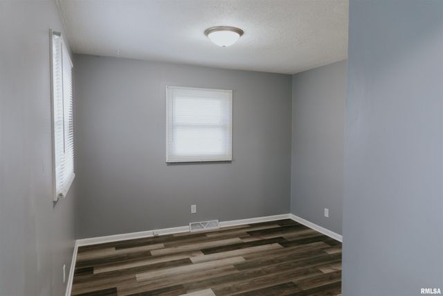 2256 E BLACK Avenue, Springfield, IL 62702