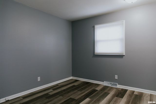 2256 E BLACK Avenue, Springfield, IL 62702