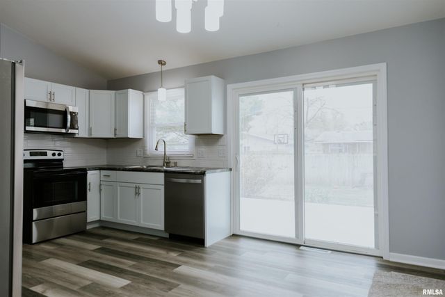 2256 E BLACK Avenue, Springfield, IL 62702