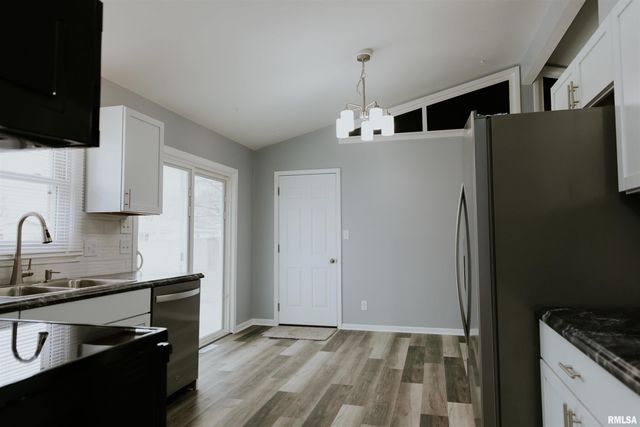 2256 E BLACK Avenue, Springfield, IL 62702