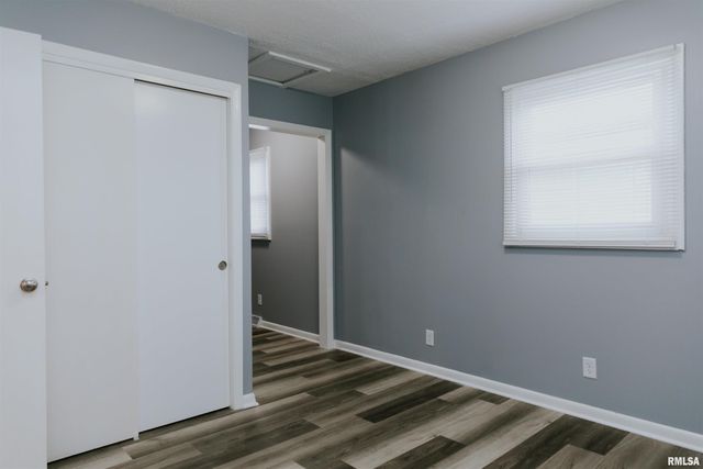 2256 E BLACK Avenue, Springfield, IL 62702