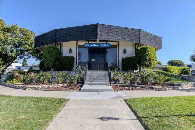 20319 Gardenia, Huntington Beach, CA 92646