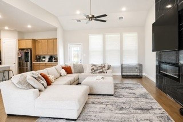 4017 Lagos Drive, Midlothian, TX 76065