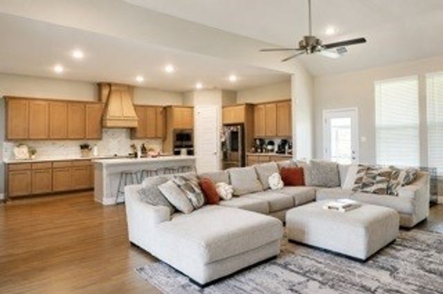 4017 Lagos Drive, Midlothian, TX 76065