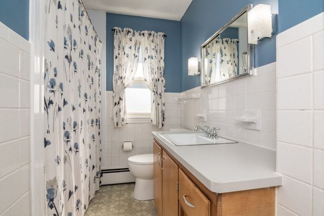 17 Pickering Street, Chicopee, MA 01013