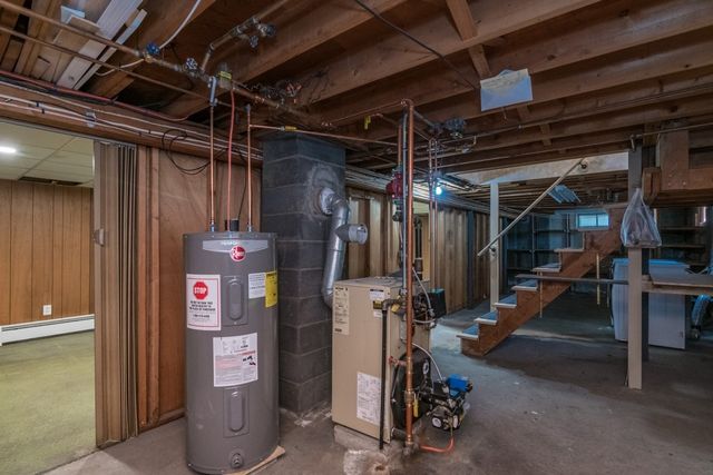 17 Pickering Street, Chicopee, MA 01013
