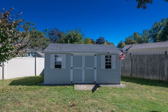 17 Pickering Street, Chicopee, MA 01013