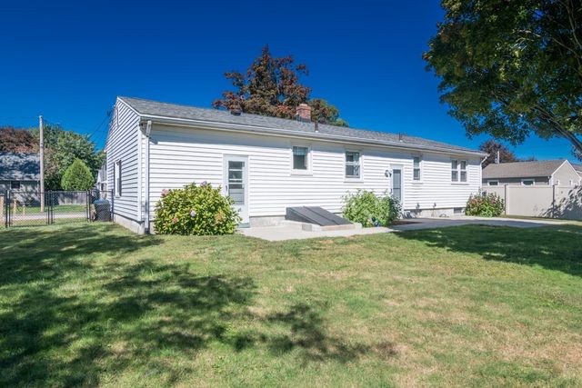 17 Pickering Street, Chicopee, MA 01013