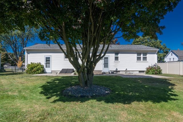 17 Pickering Street, Chicopee, MA 01013