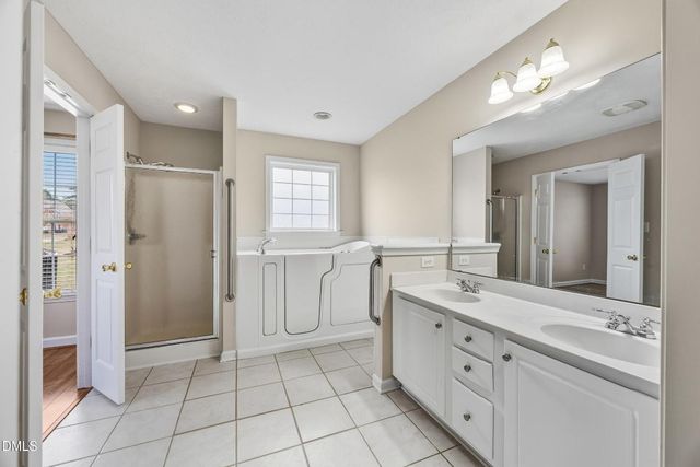 1720 Renwick Drive 102, Fayetteville, NC 28304