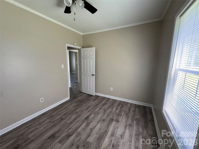 107 S Inman Avenue, Bessemer City, NC 28016