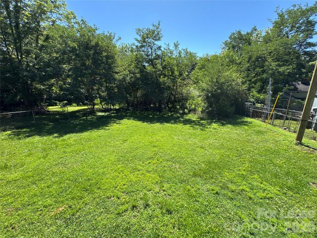 107 S Inman Avenue, Bessemer City, NC 28016