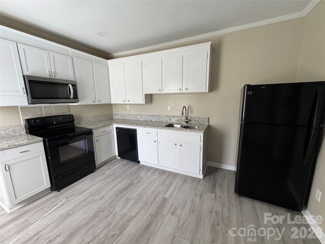 107 S Inman Avenue, Bessemer City, NC 28016