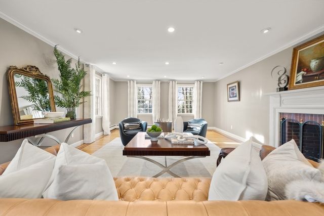 84 Royalston Rd, Wellesley, MA 02481