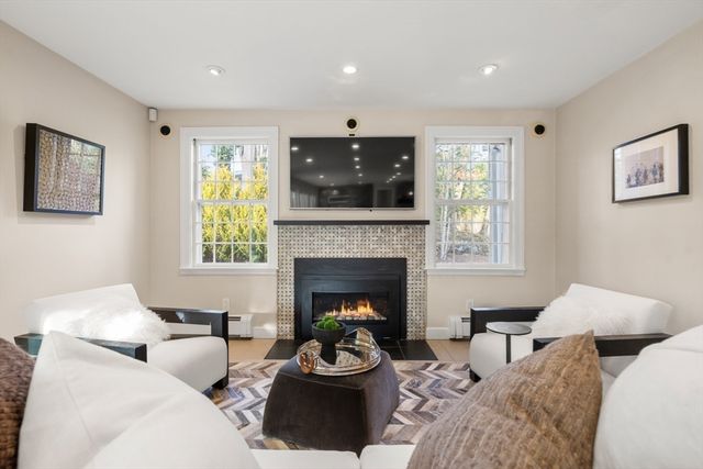 84 Royalston Rd, Wellesley, MA 02481