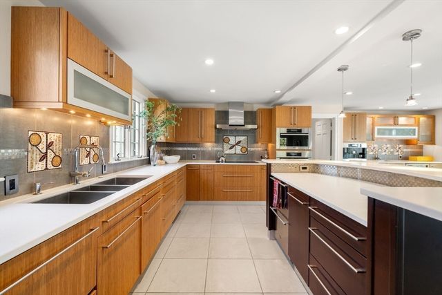 84 Royalston Rd, Wellesley, MA 02481